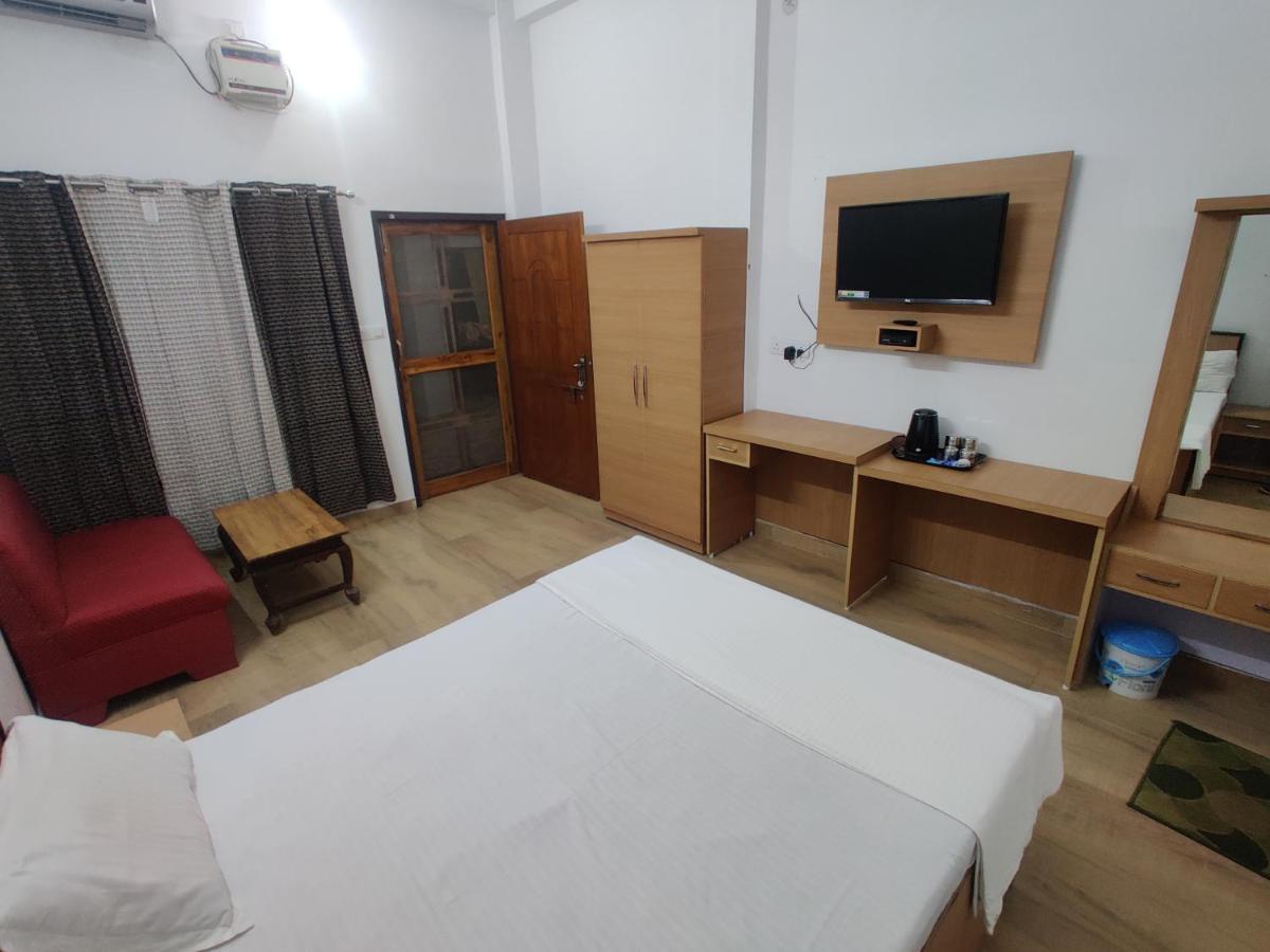 Jp International Naimisharanya Hotel Exterior photo