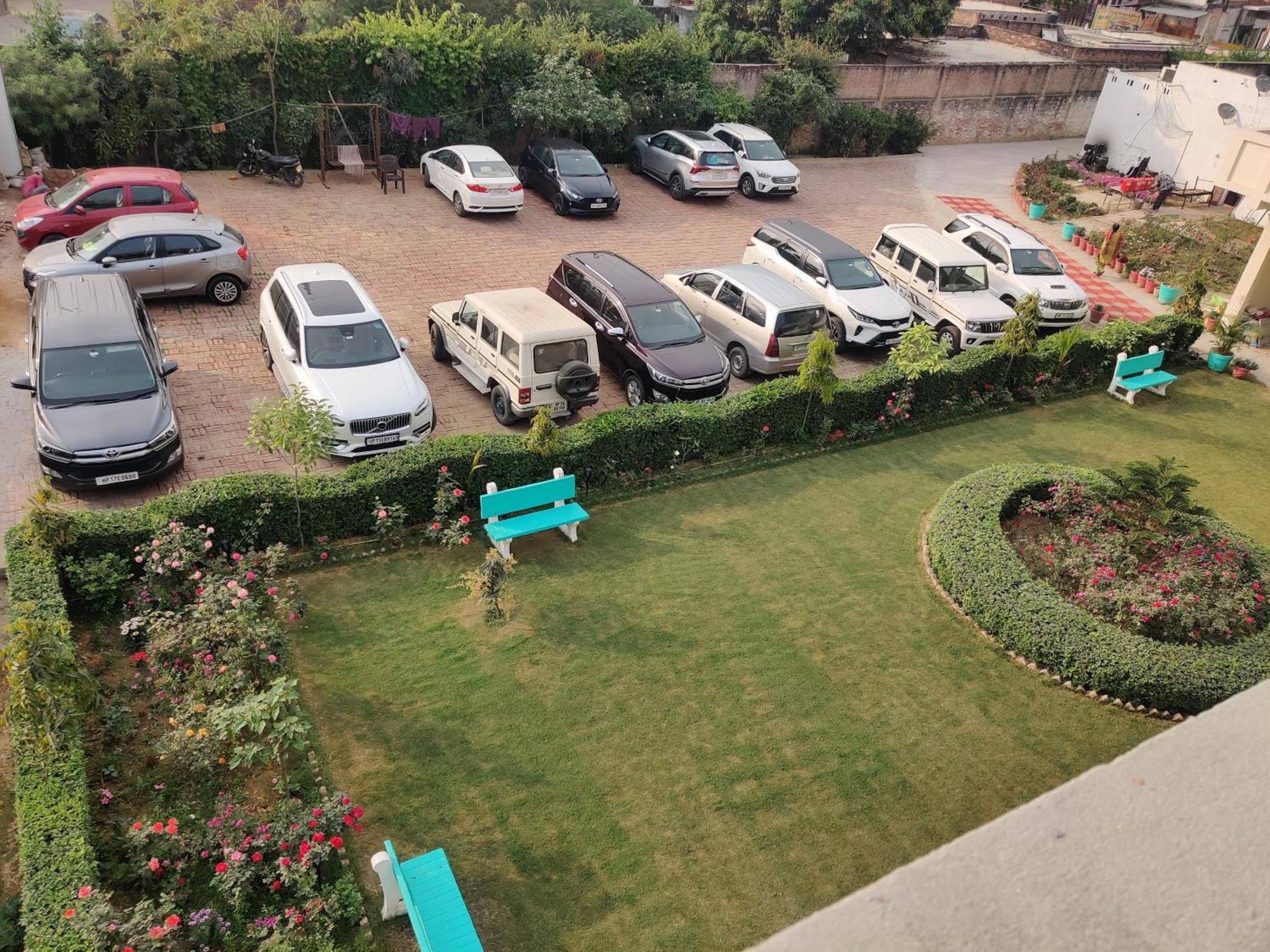 Jp International Naimisharanya Hotel Exterior photo