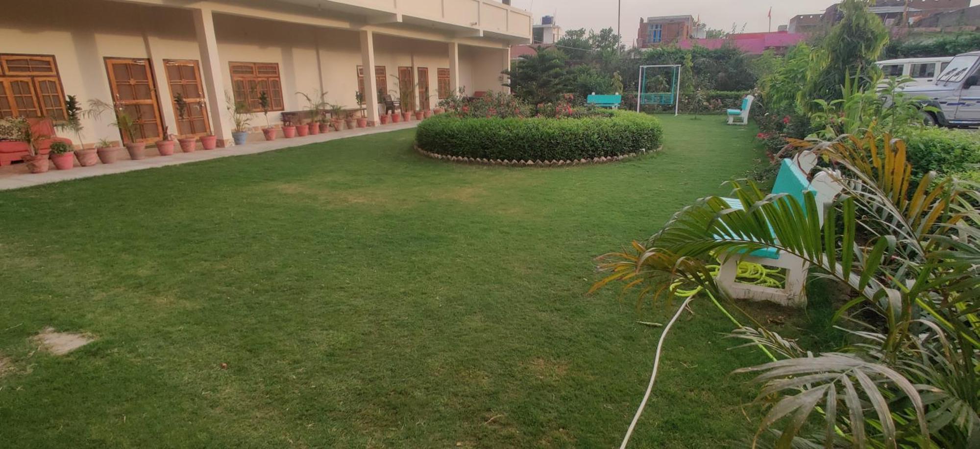 Jp International Naimisharanya Hotel Exterior photo