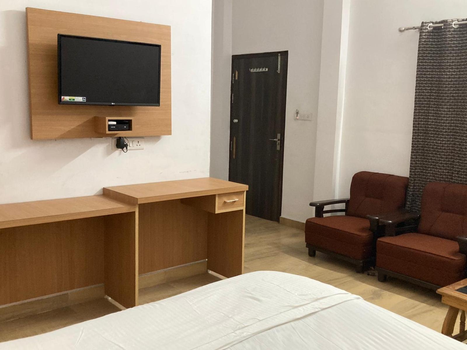 Jp International Naimisharanya Hotel Room photo