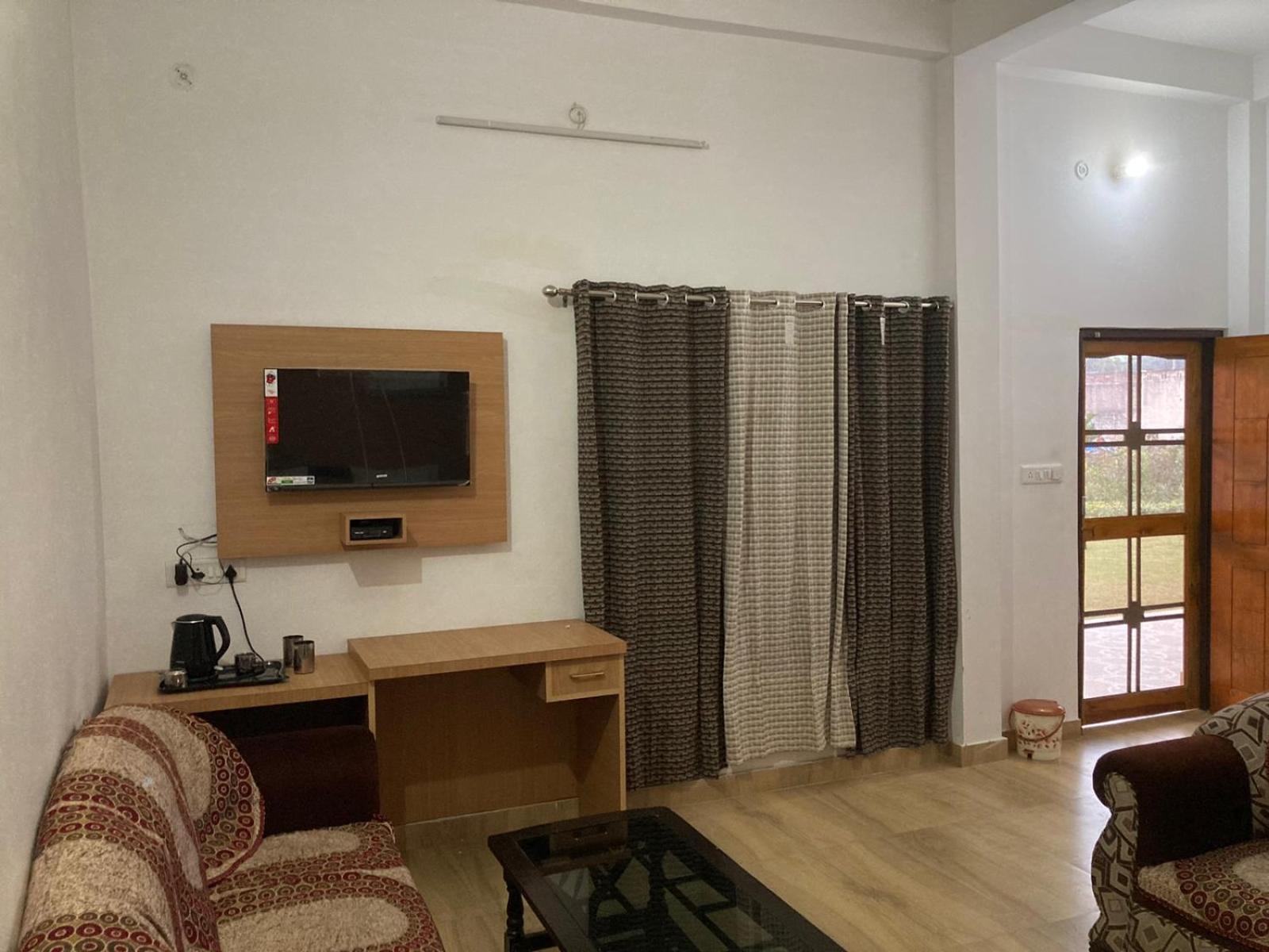 Jp International Naimisharanya Hotel Room photo